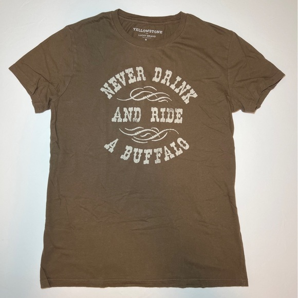 Size Medium Lucky Brand Men's Yellowstone Never Drink And Ride A Buffalo Tee - Picture 2 of 4